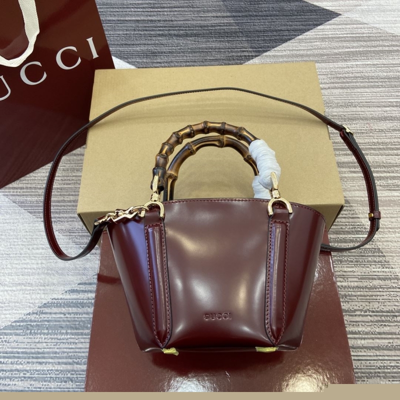 G*u*i shopping bags